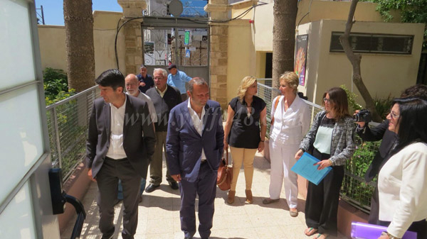 بالصور: السفير الفرنسي في زيارة تفقدية لمدرسة الفرير بمدينة يافا 